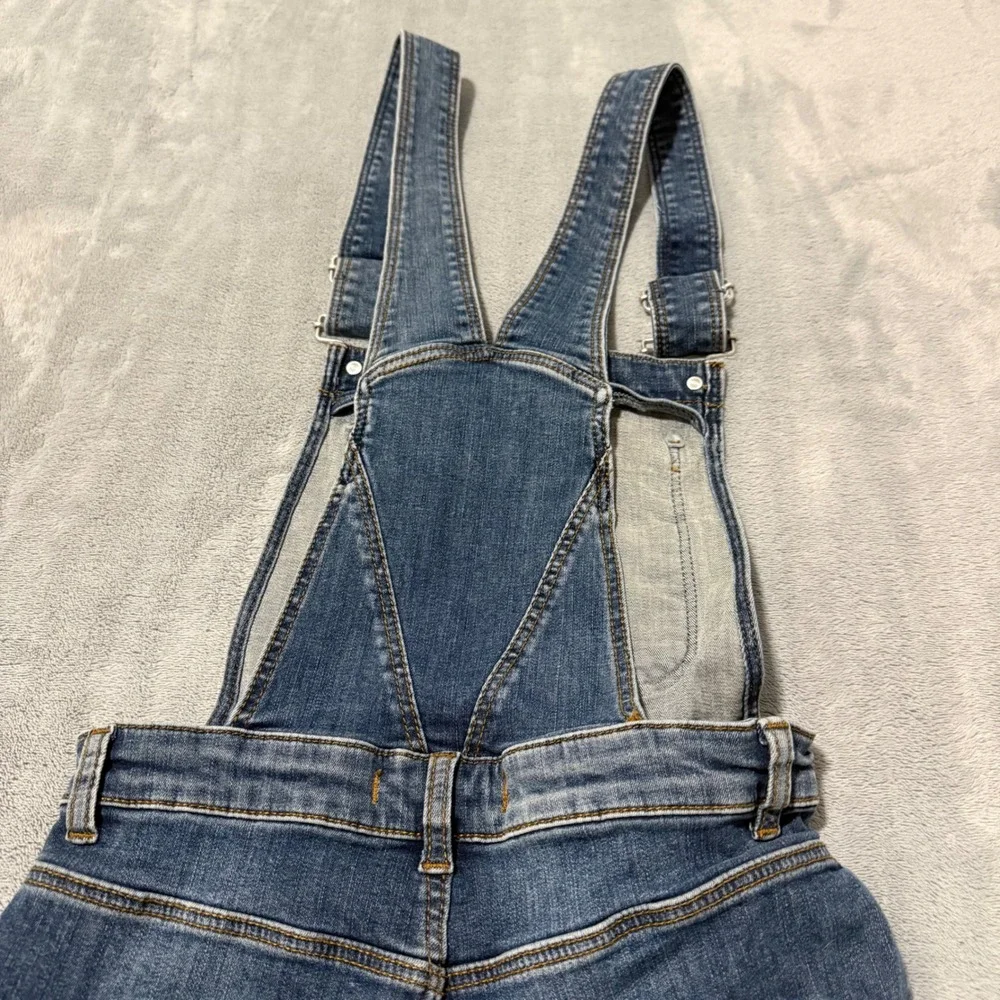 Free People Skinny Denim Overalls Medium Wash Frayed Hem Side Zip Jumpsuit Sz 26 - Picture 8 of 13